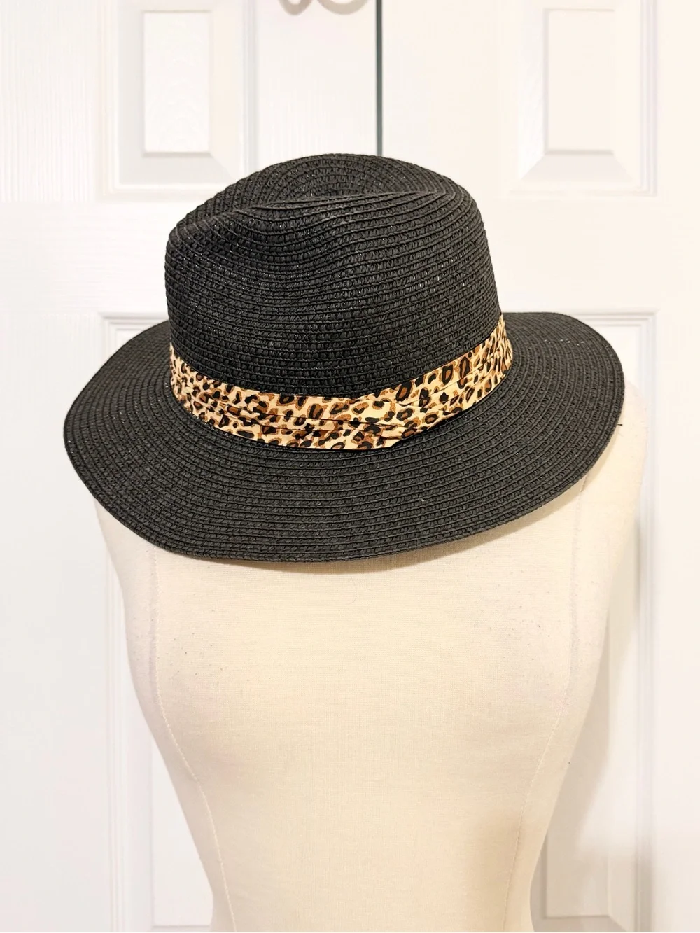 Black Straw Sun Hat with Leopard Band
